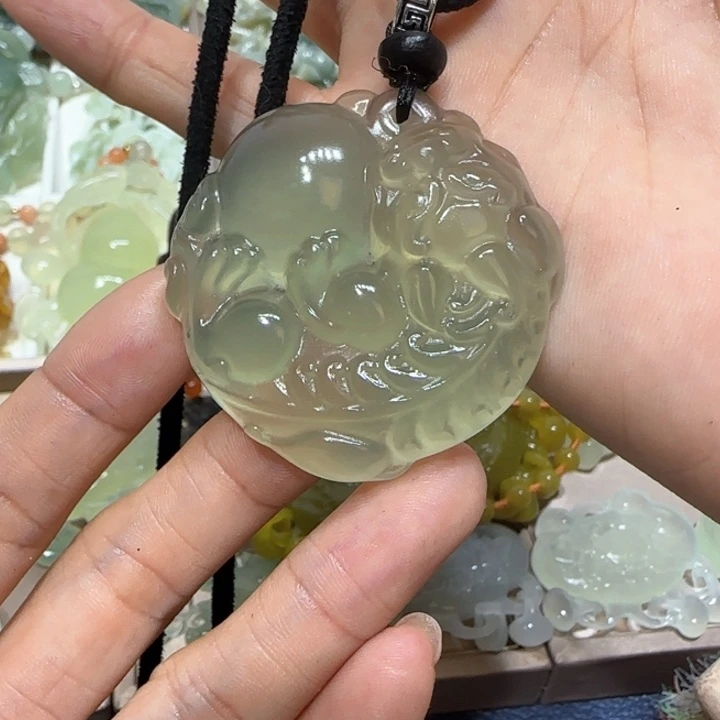 蛇纹石玉吊坠未镶嵌