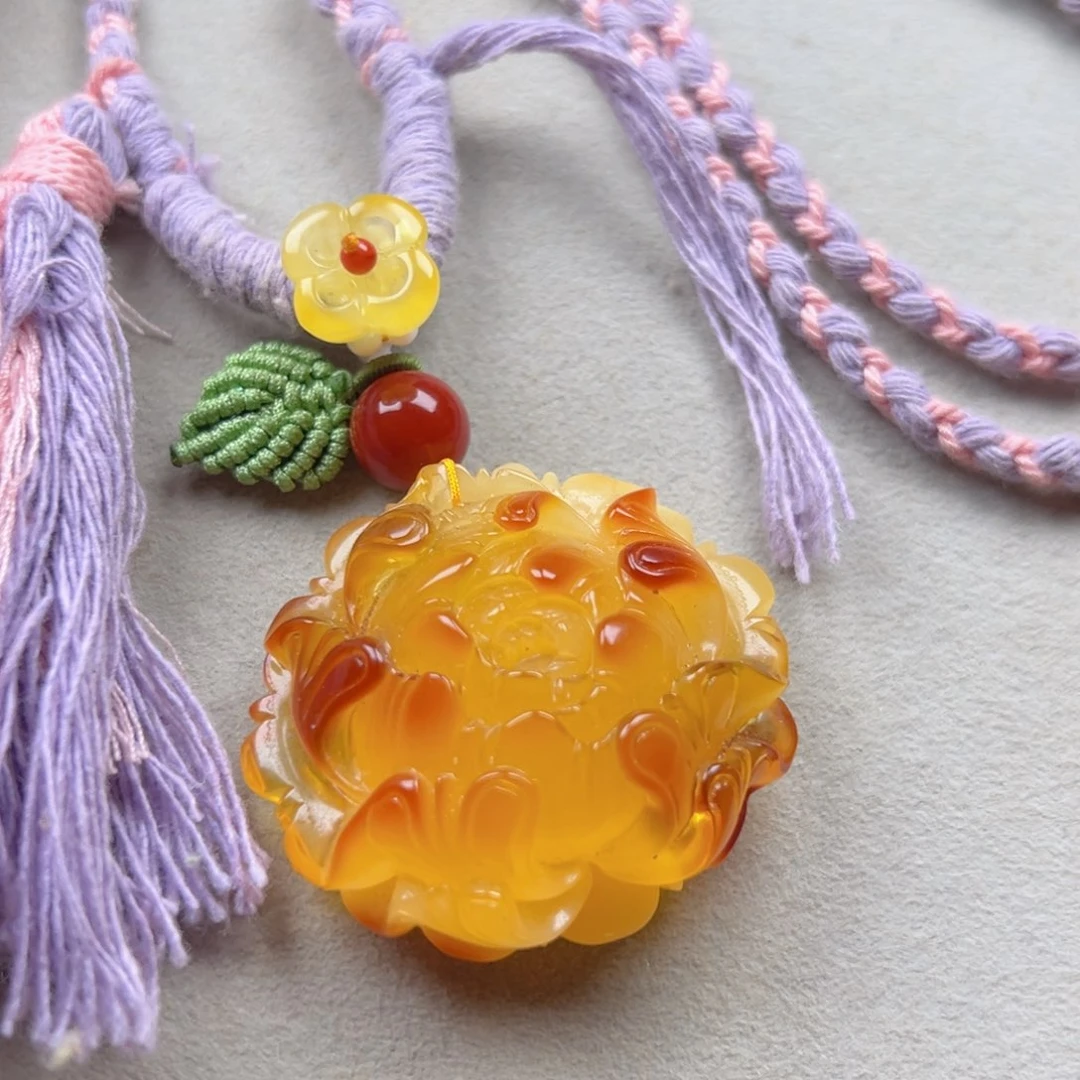 蜜蜡未镶嵌颈饰牡丹花