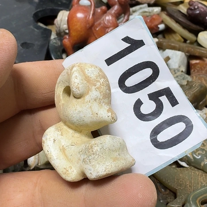 透闪石-蛇纹石玉未镶嵌颈饰