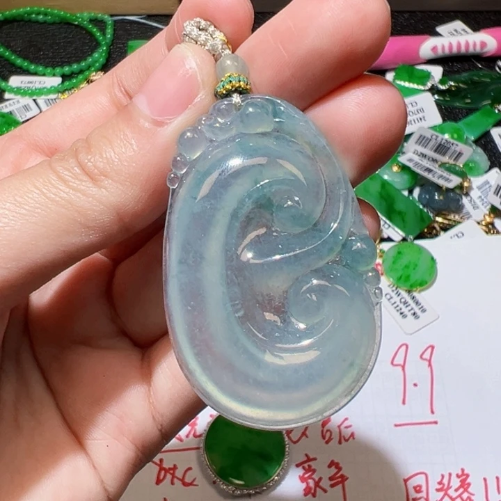翡翠挂件18K金镶嵌翡翠