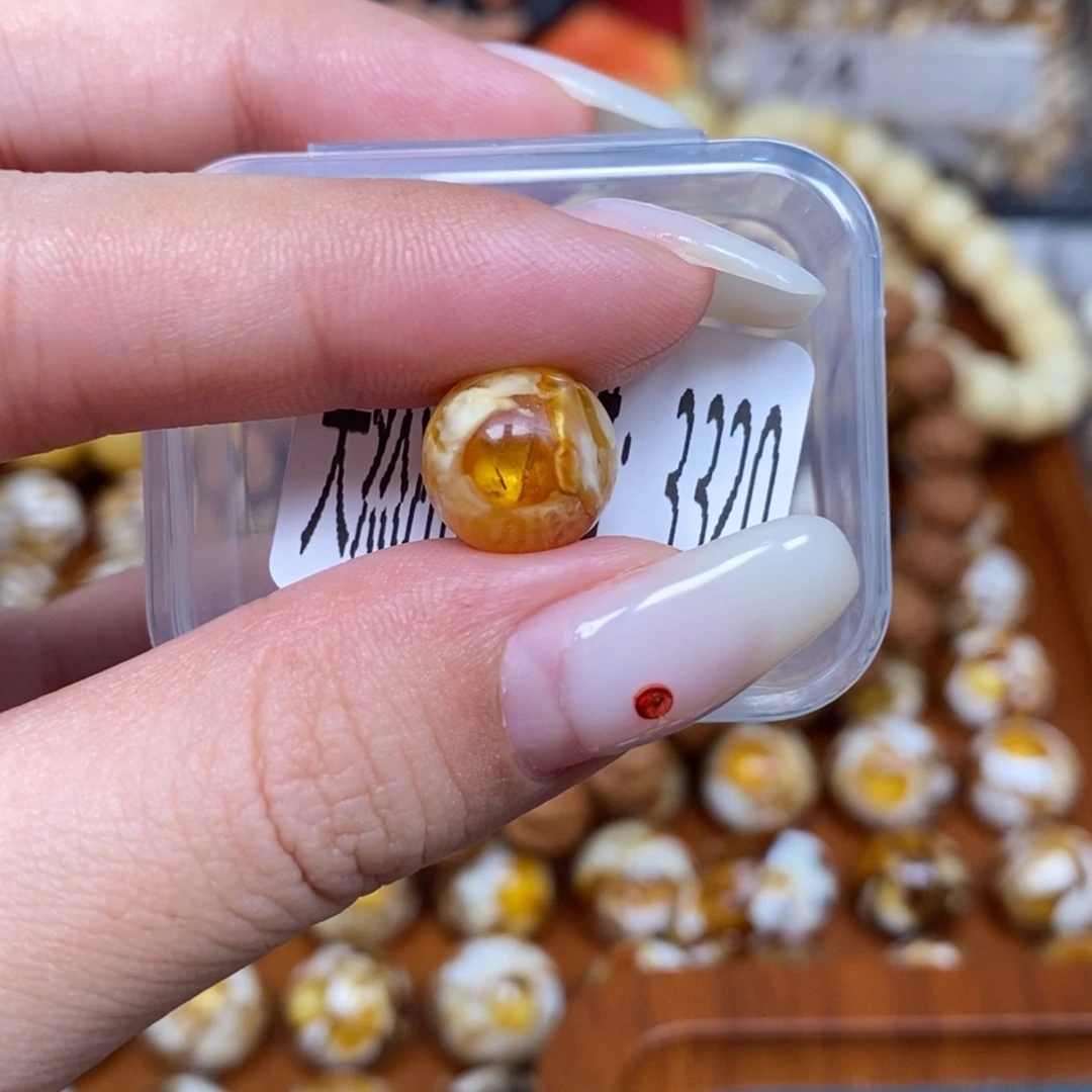 蜜蜡未镶嵌珠宝奇石3320