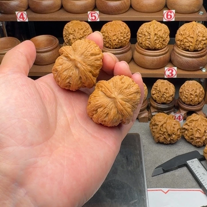 边***光吊坠文玩核桃元宝全品