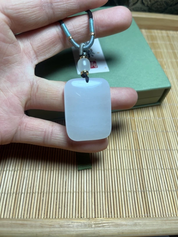 金丝玉平安牌白色时尚百搭大气