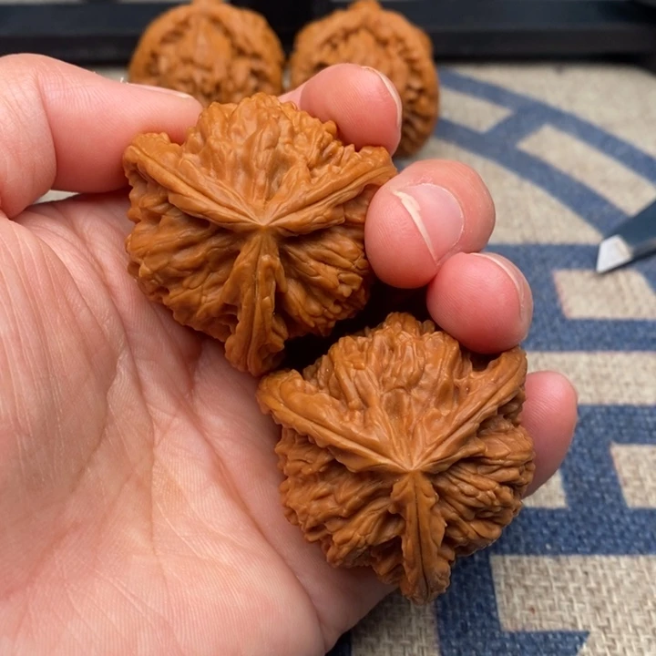 吊坠文玩核桃Z****n三棱