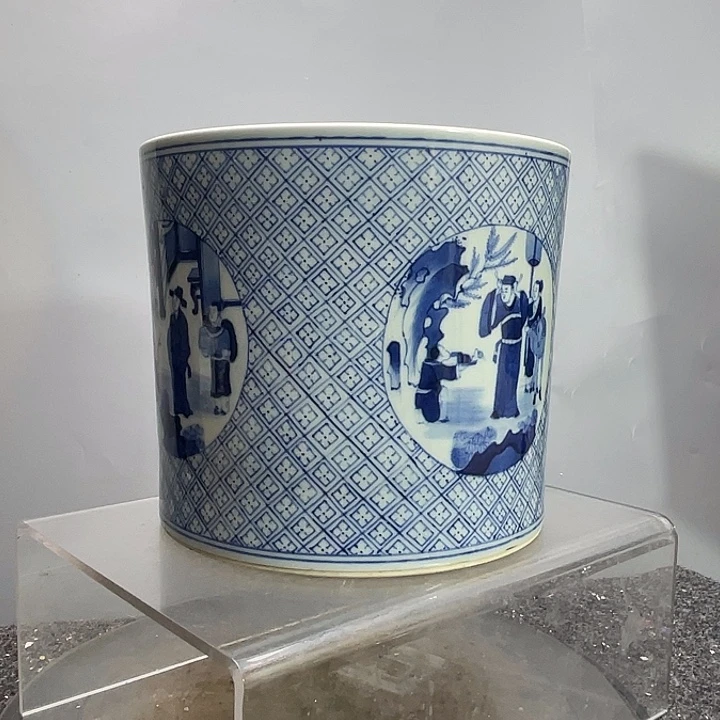 陶青花人物笔筒一个