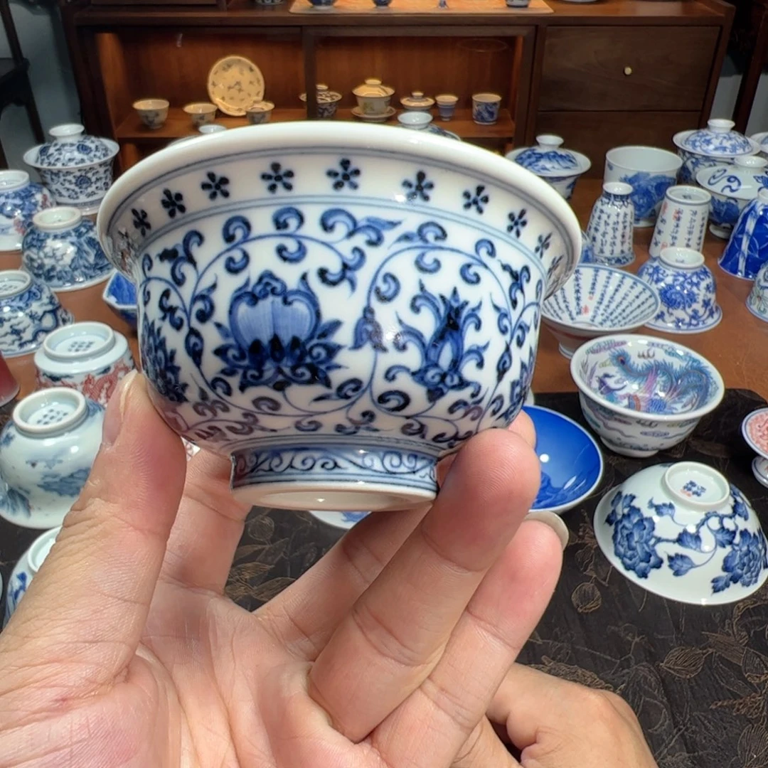 青花缠枝莲压手杯