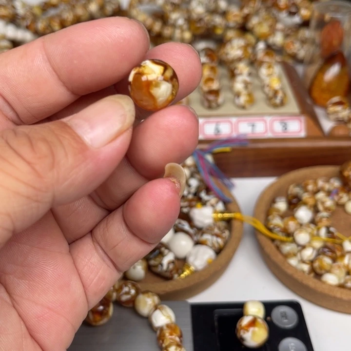 未镶嵌琥珀裸石79号