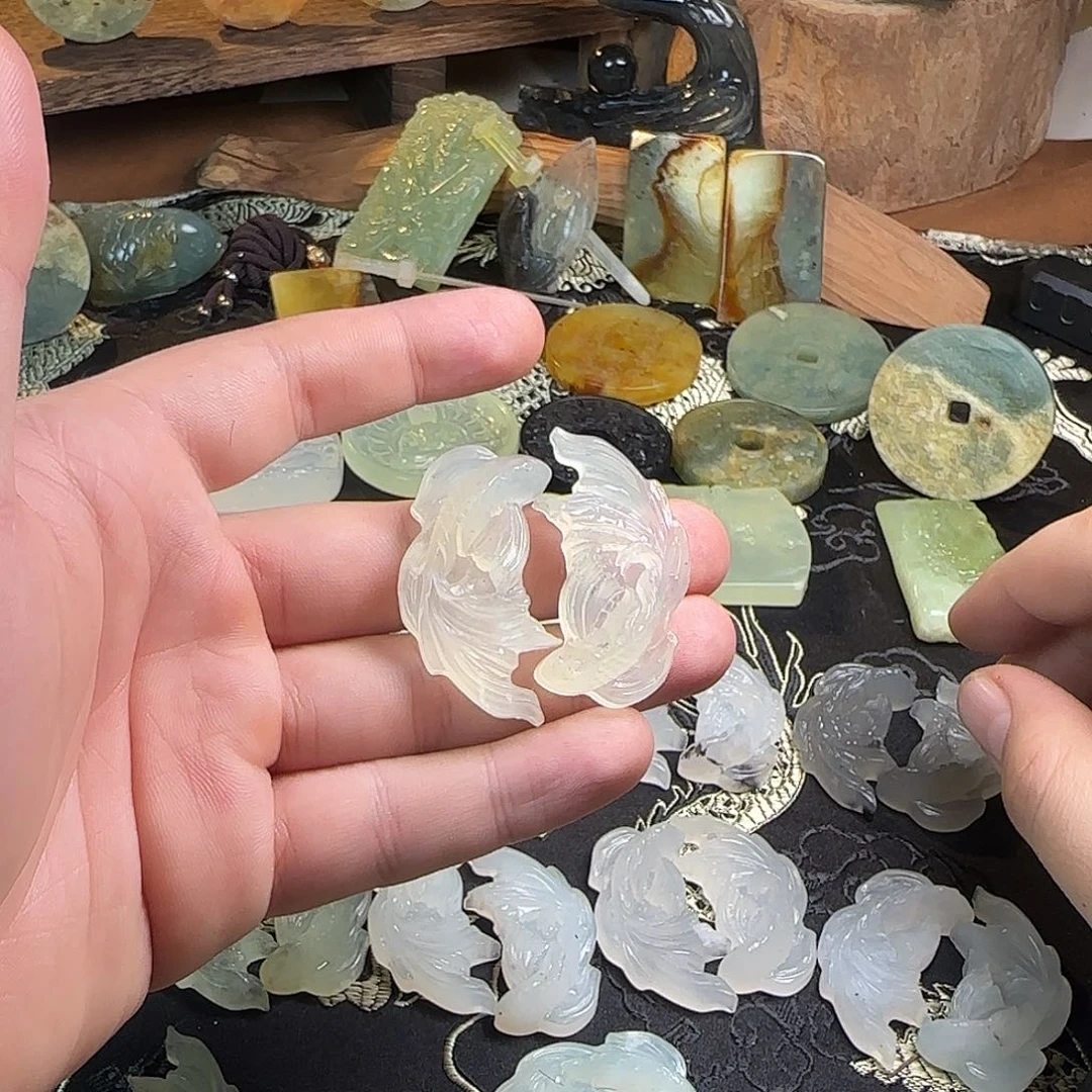 蛇纹石玉未镶嵌颈饰