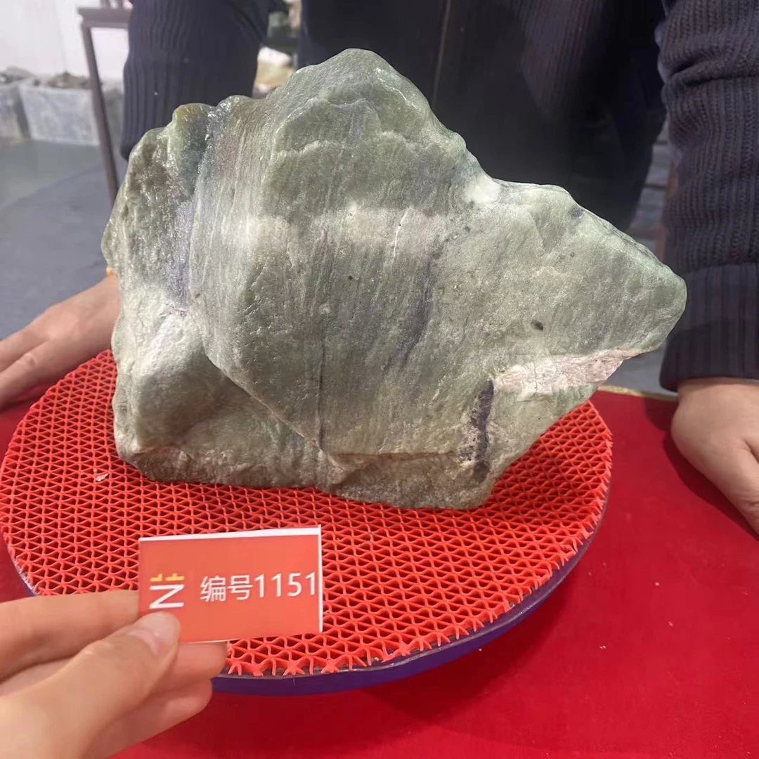 新疆玉料原石发一件编号1151