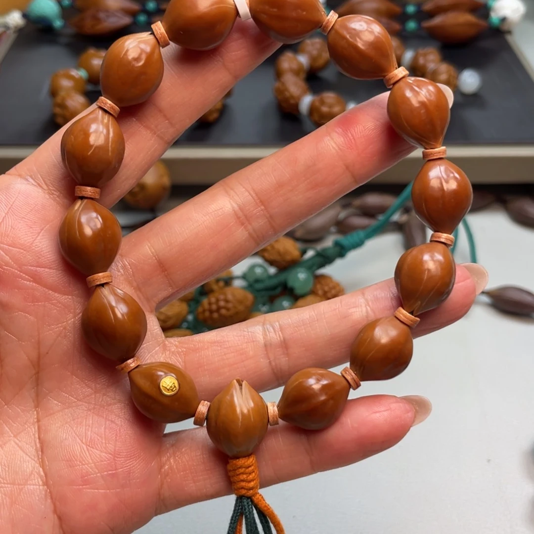 吊坠橄榄核金标铁素