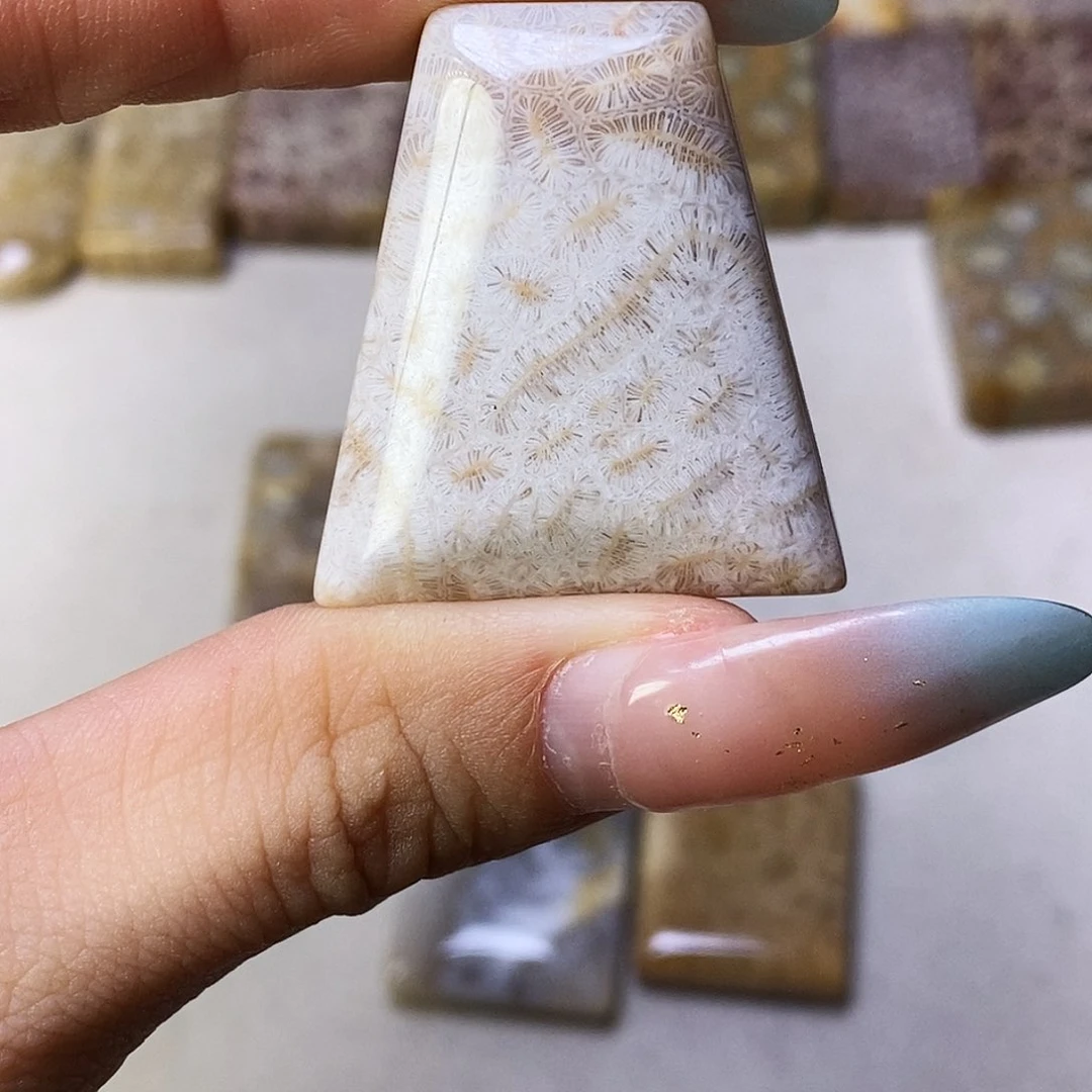合金颈饰硅化玉觉***C