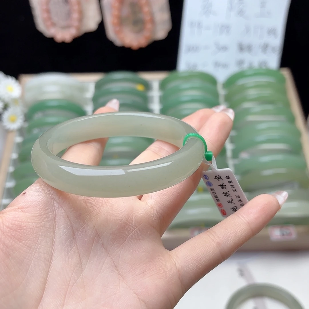 石英质玉手镯未镶嵌58