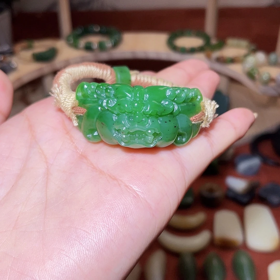 颈饰未镶嵌和田玉梅**萍