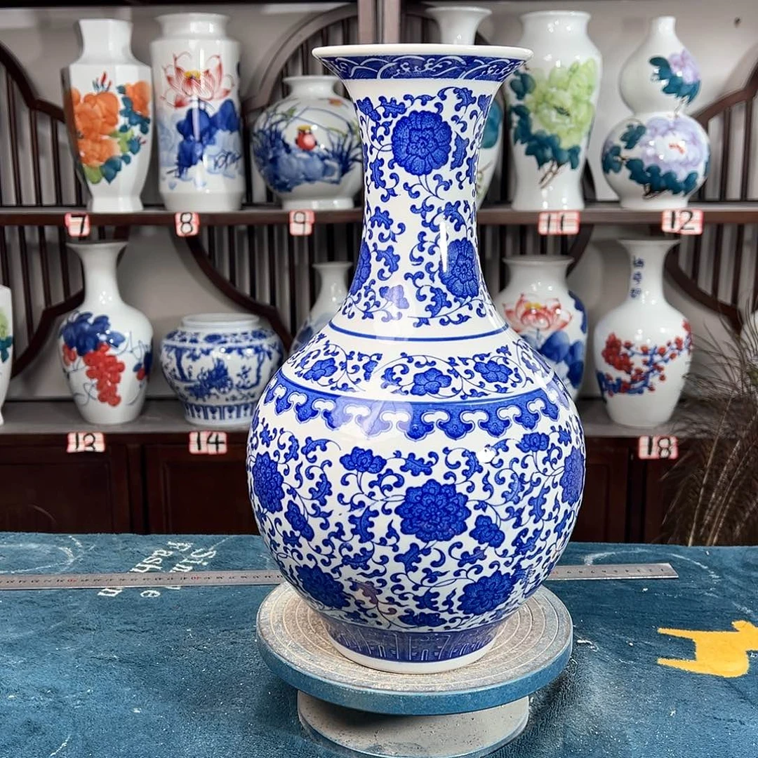 摆件景德镇陶瓷缠枝