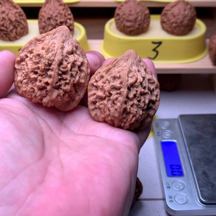 Z***Z桃核吊坠满天星好看