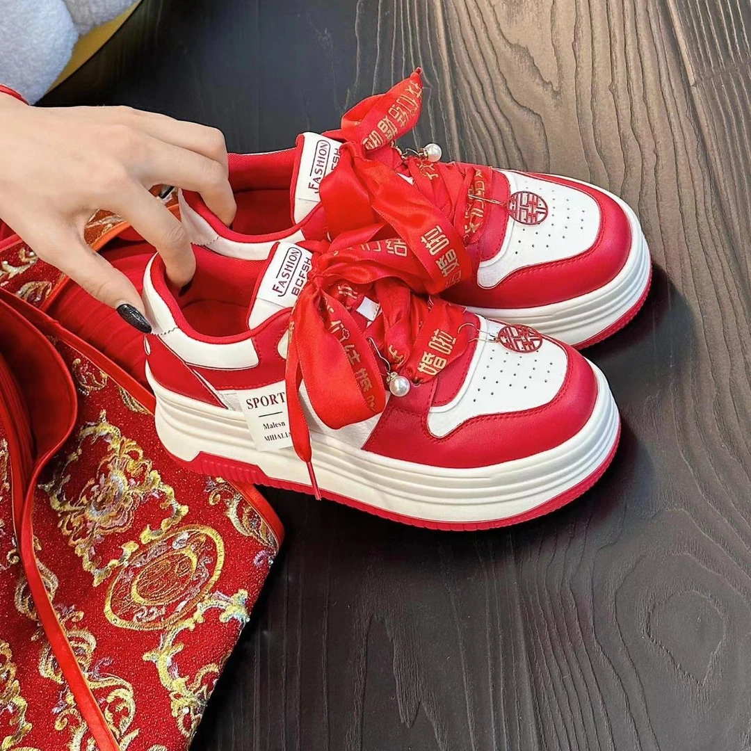 汉服红色秀禾婚鞋新款新娘伴娘鞋不累脚厚底内增高真皮休板鞋