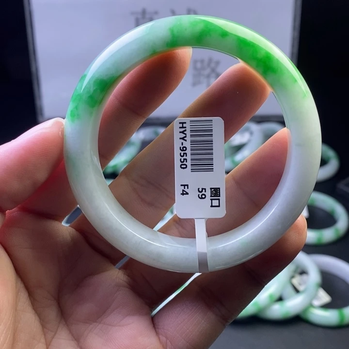 翡翠未镶嵌手镯发一个