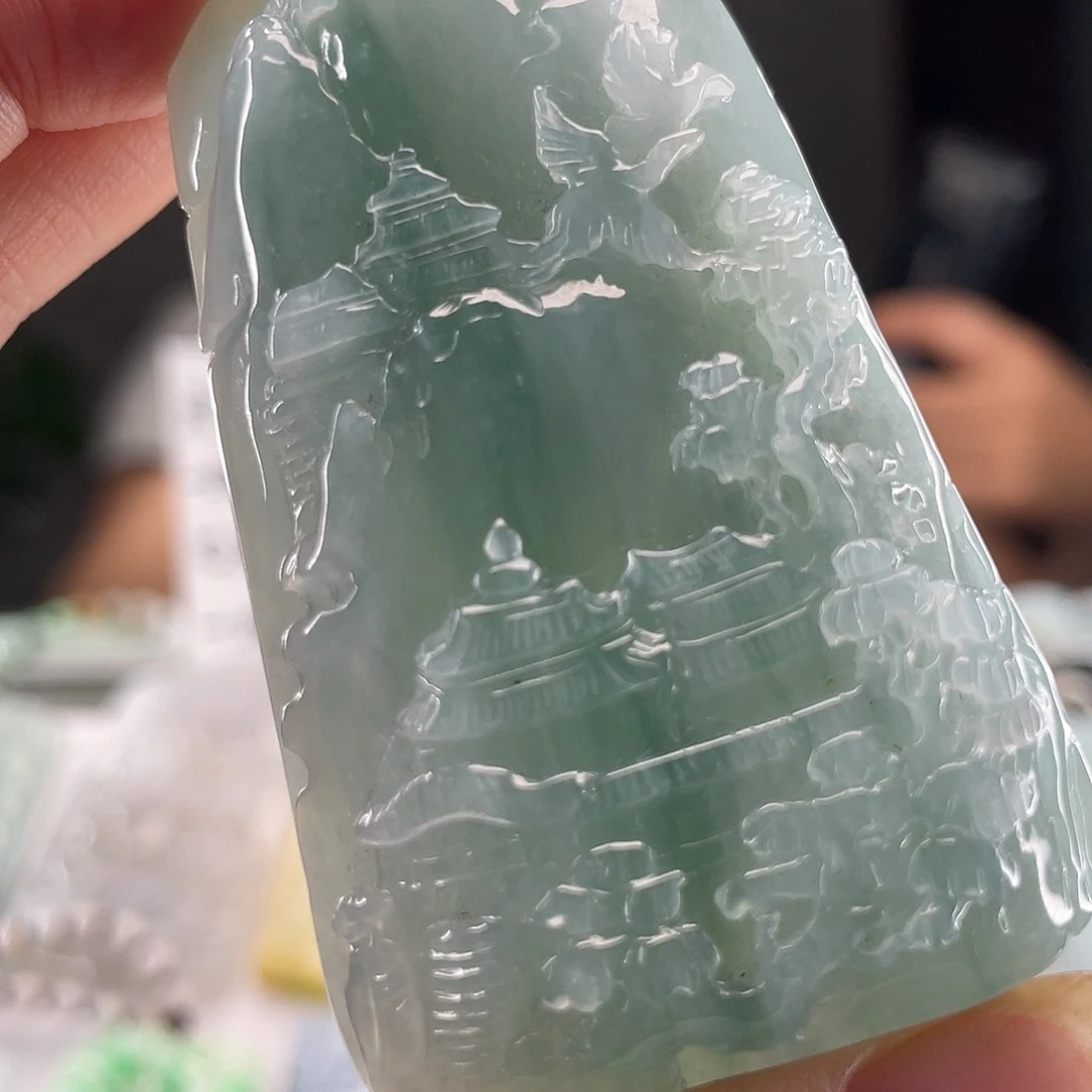 翡翠未镶嵌颈饰山水牌
