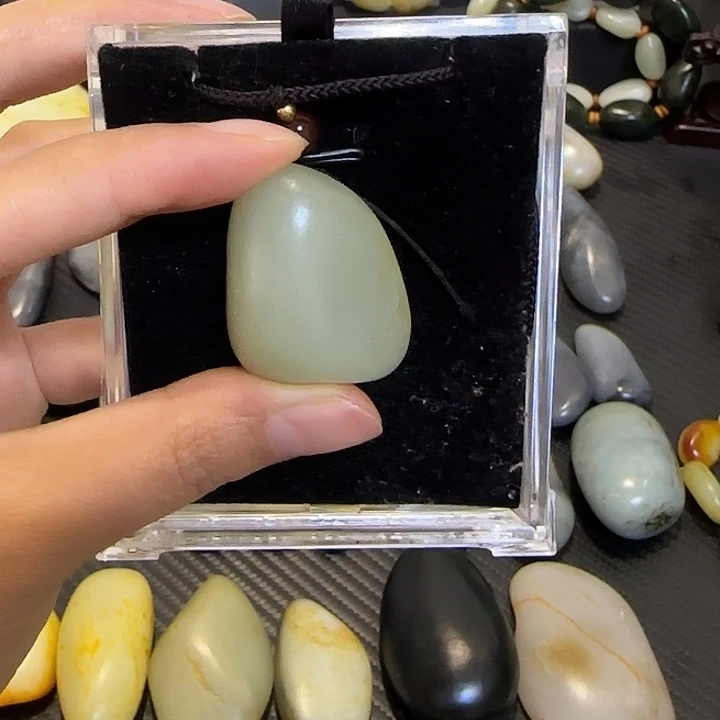 娜***栎和田玉（糖玉）未镶嵌挂件