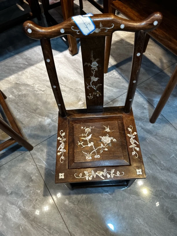 黄螺钿镶嵌靠背椅