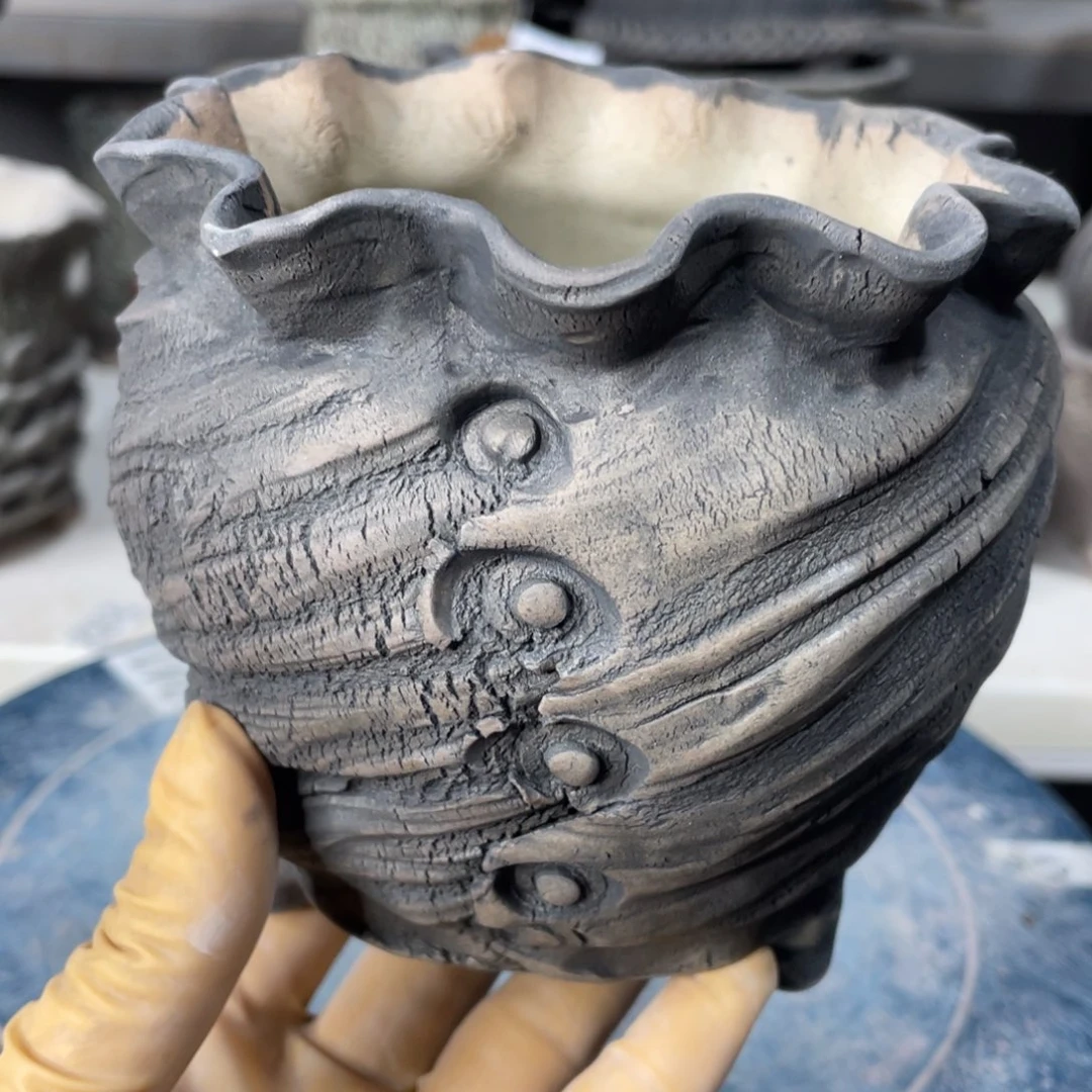 红陶微瑕的脸上有一