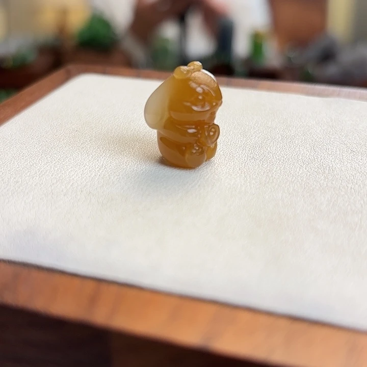 和田玉（糖玉）未镶嵌颈饰兔子