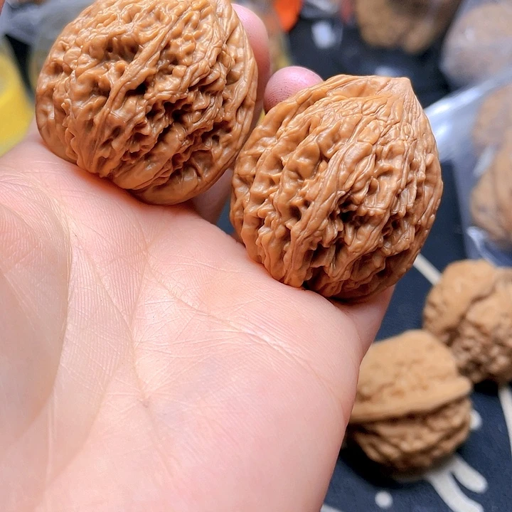 文玩核桃吊坠麦虎一对