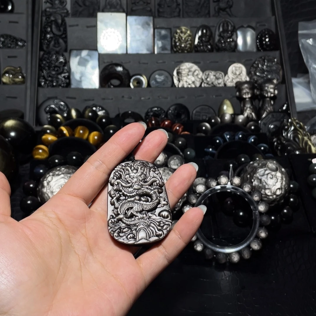 低***e黑曜岩未镶嵌珠宝奇石