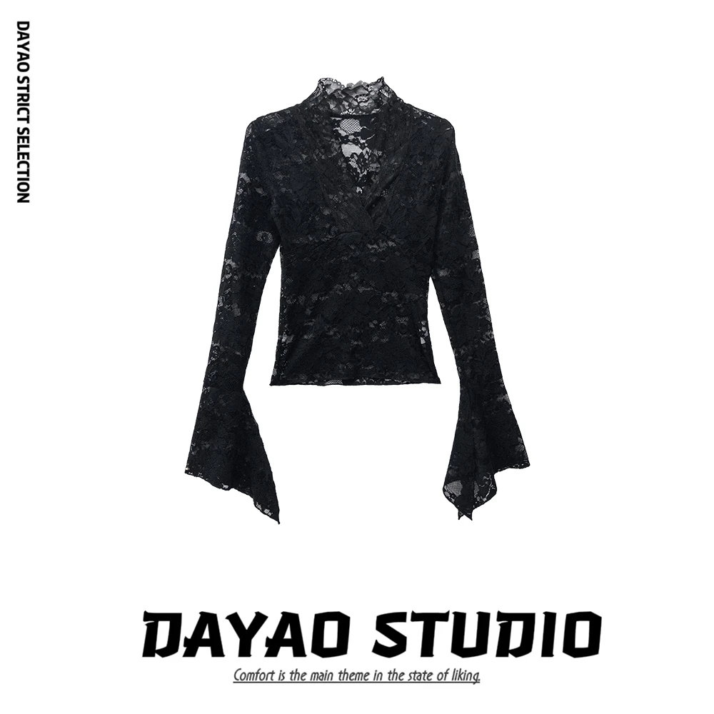 L【欲望都市】镂空蕾丝甜辣v领长袖上衣+初恋小吊带