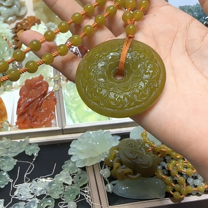 蛇纹石玉未镶嵌吊坠