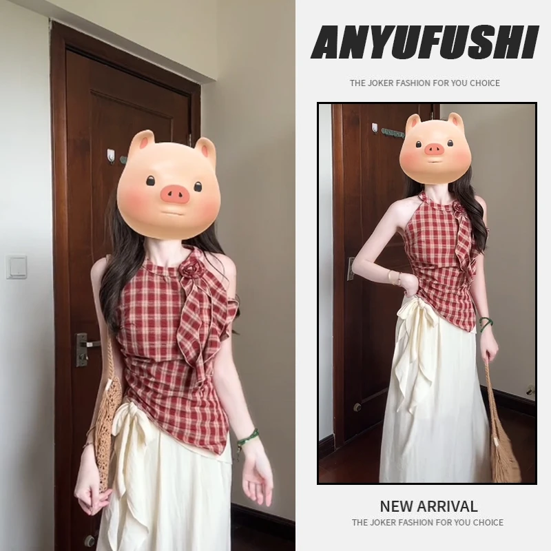 夏季搭配一整套2025新款红色格子挂脖背心搭白色时尚半身裙两件套