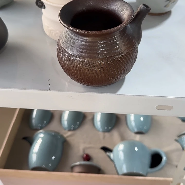 主人杯一个，瓷。。。