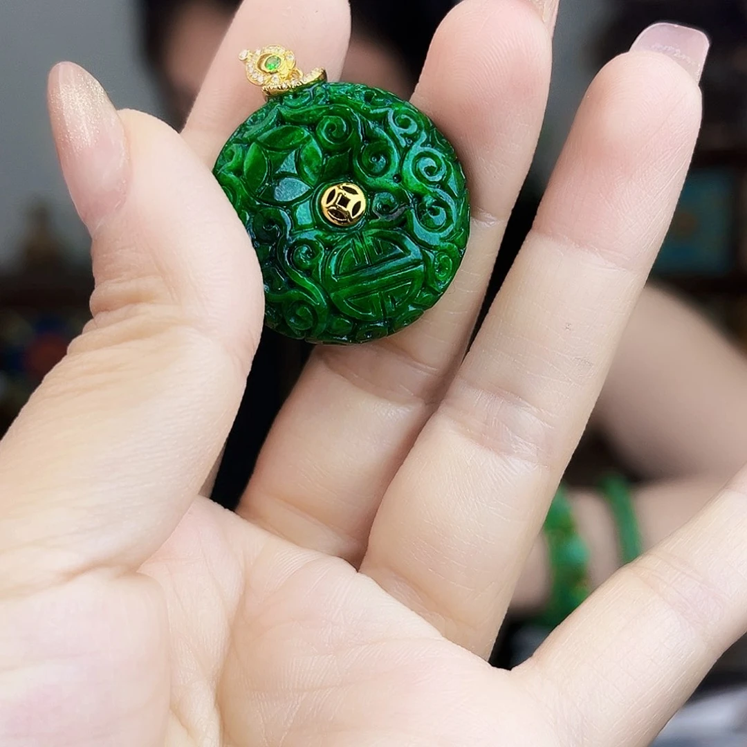 翡翠18K金镶嵌颈饰多样性