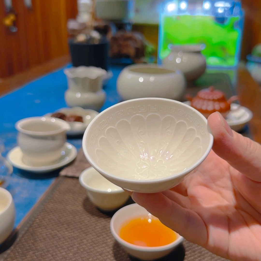 梅**韵微澜定瓷 微瑕花瓣杯