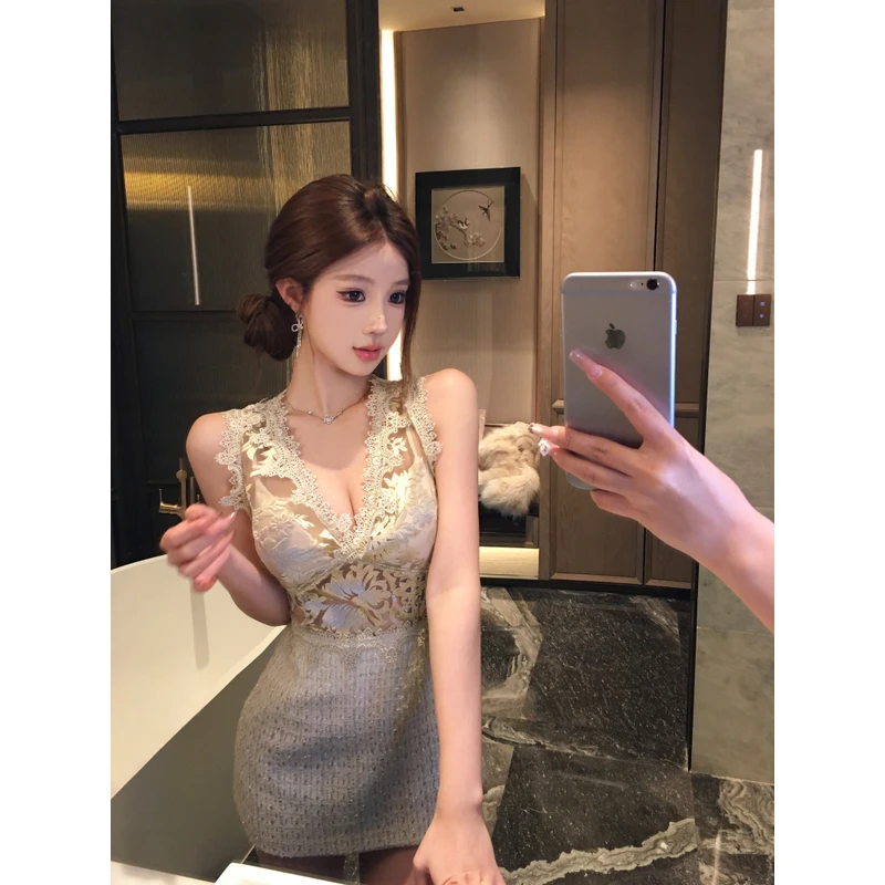 重工蕾丝绣花拼接大V领性感连衣裙女纯欲气质修身显瘦吊带包臀裙