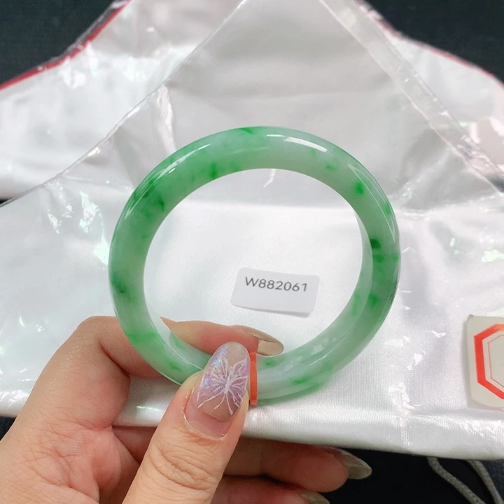 翡翠手镯未镶嵌03。