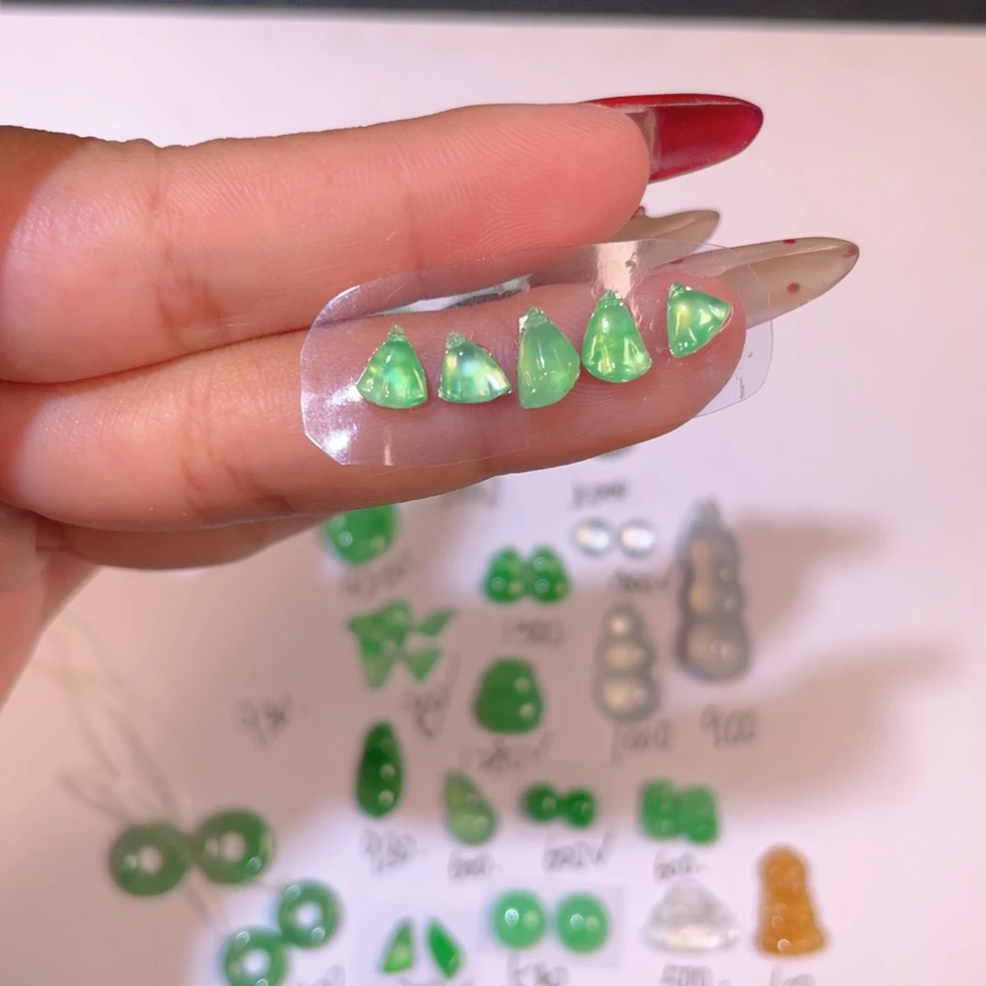 翡翠未镶嵌颈饰裸石