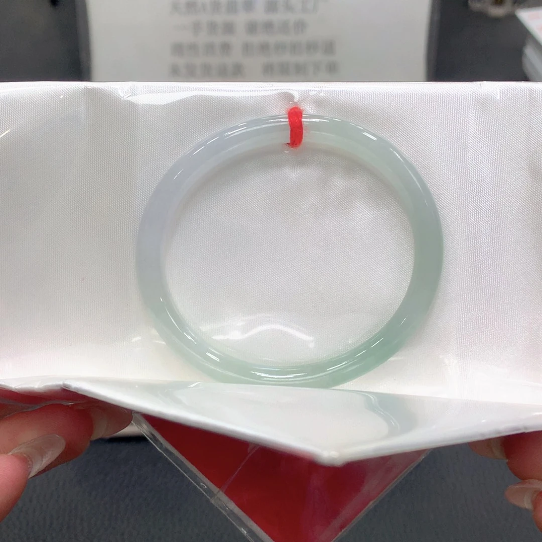 翡翠未镶嵌手镯55贵妃