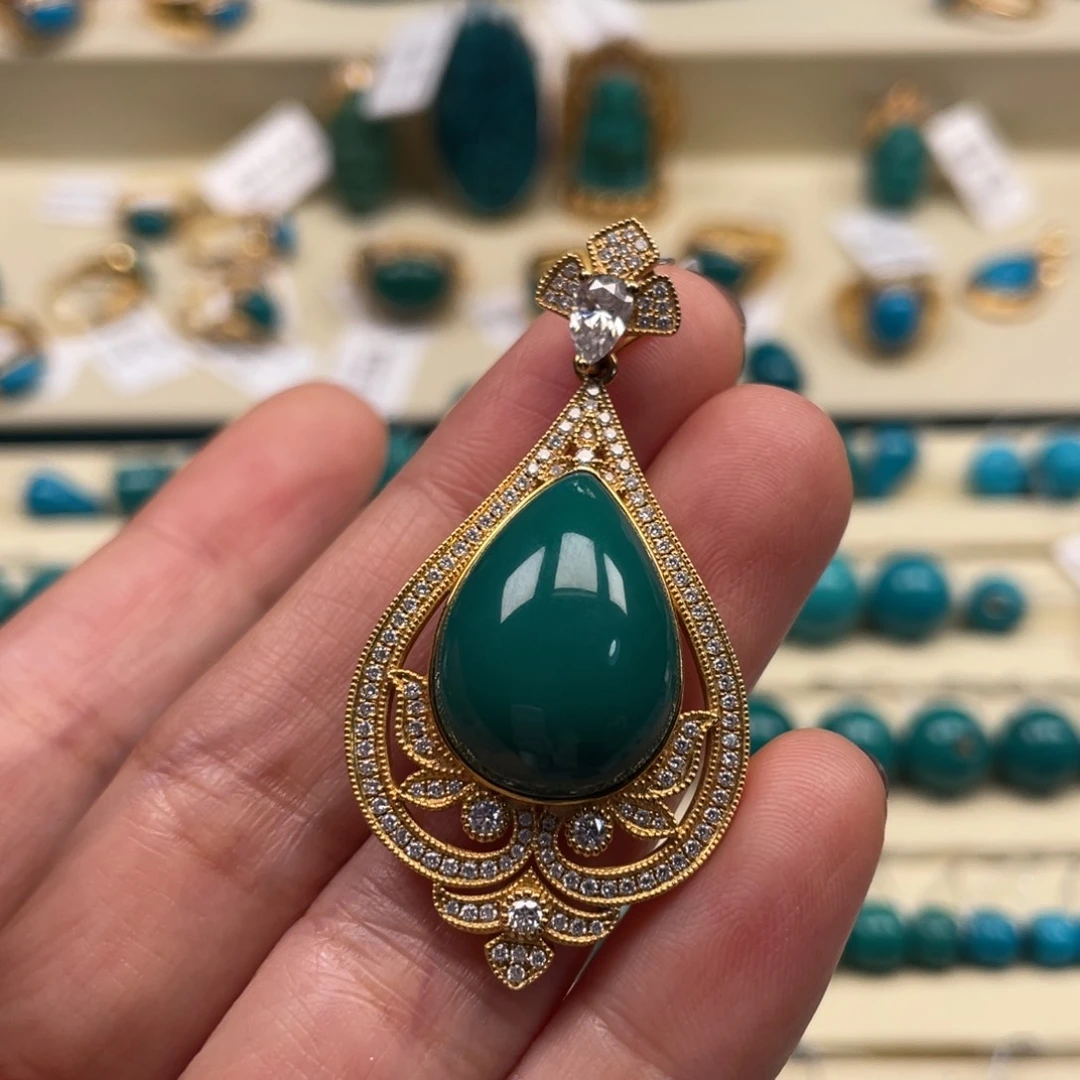 18K金镶嵌绿松石珠宝奇石吊坠