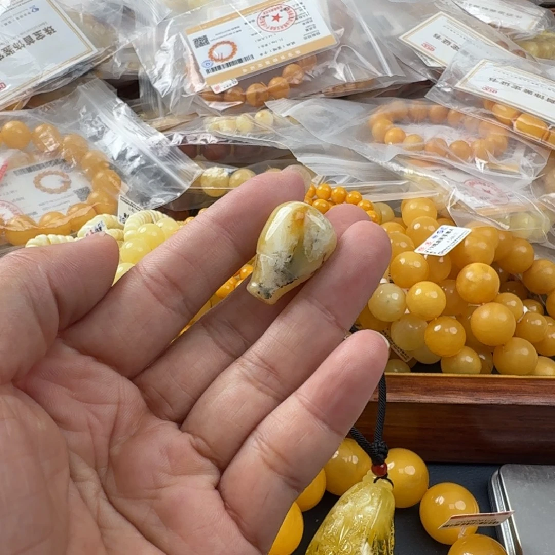 未镶嵌琥珀珠宝奇石
