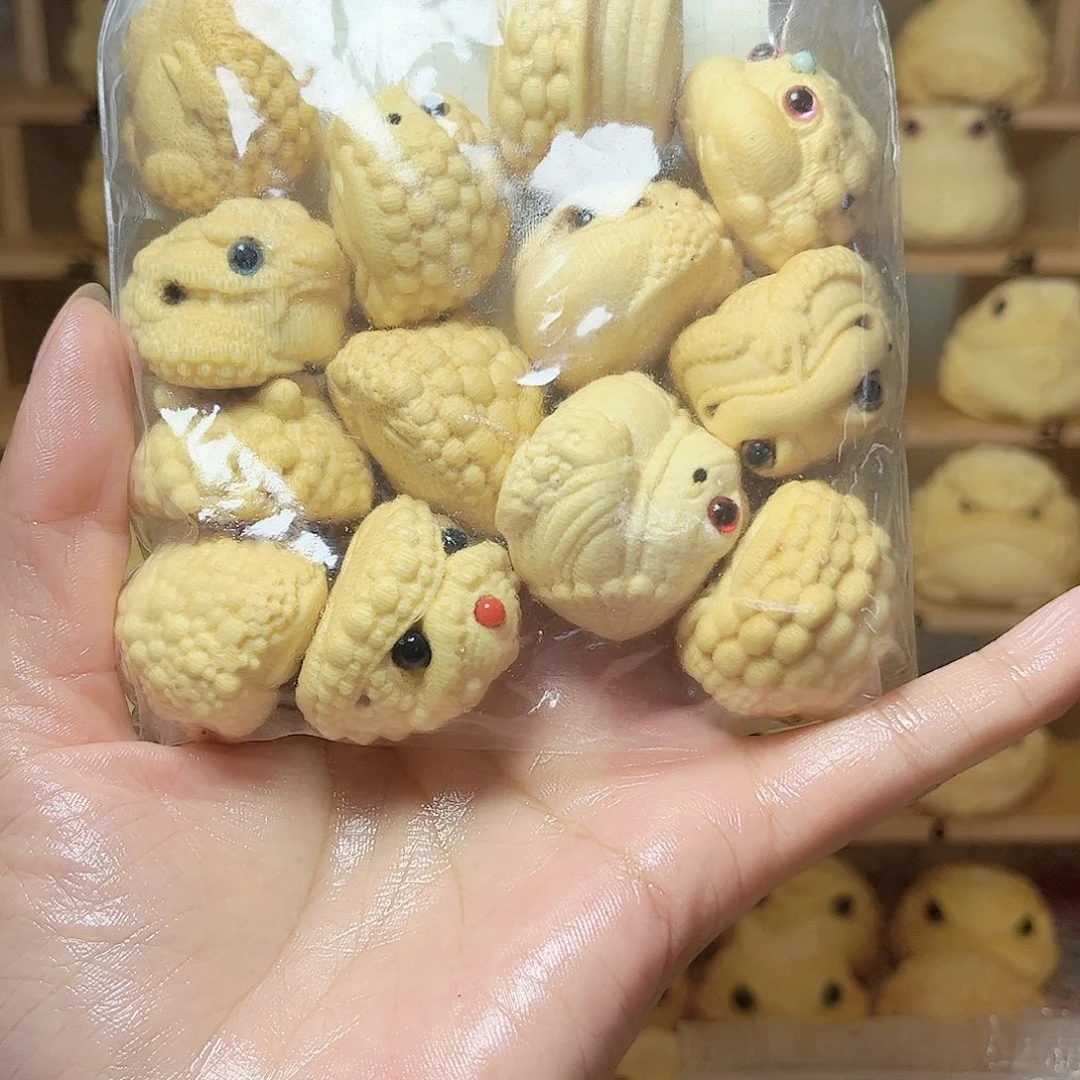 竹间****忆小金蟾13个一组