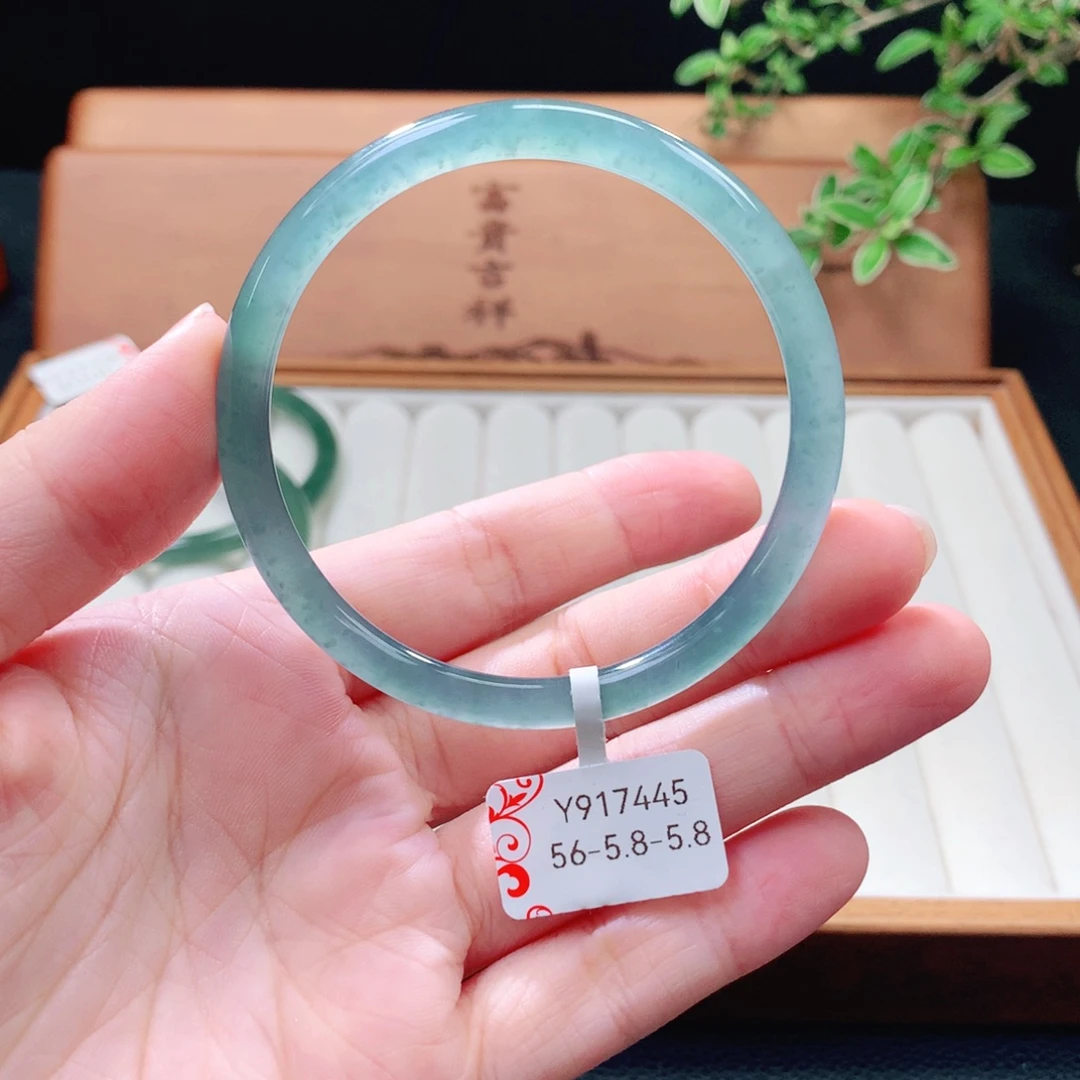翡翠未镶嵌手镯（圆镯）