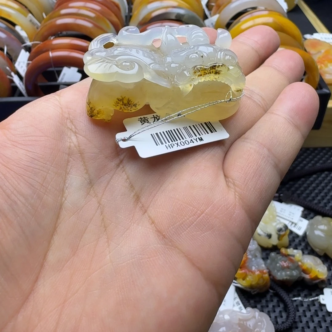 石英质玉（黄龙玉）未镶嵌颈饰