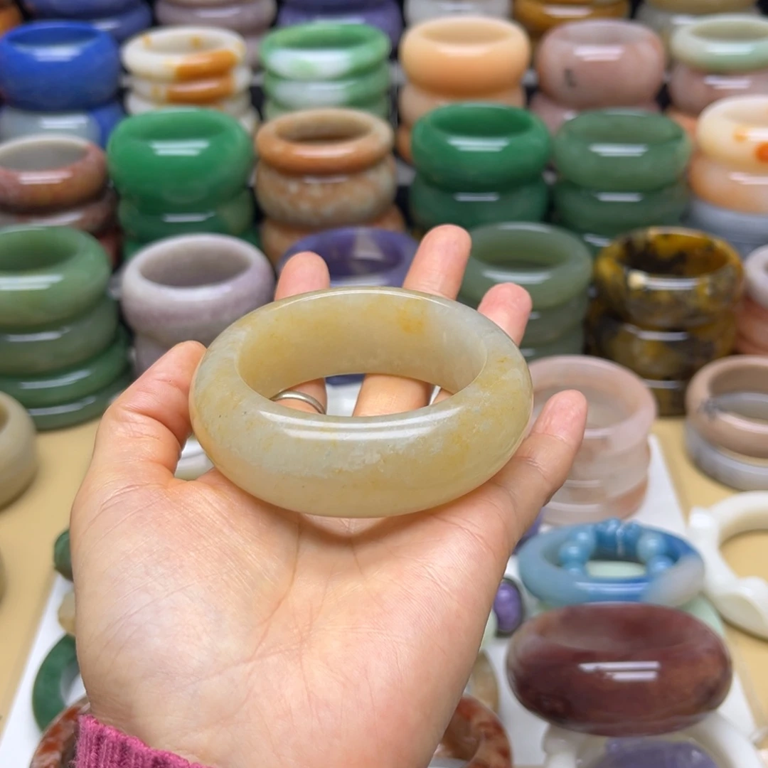 石英质玉未镶嵌手镯