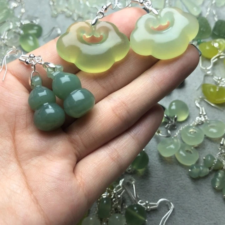 蛇纹石玉耳饰未镶嵌木**金