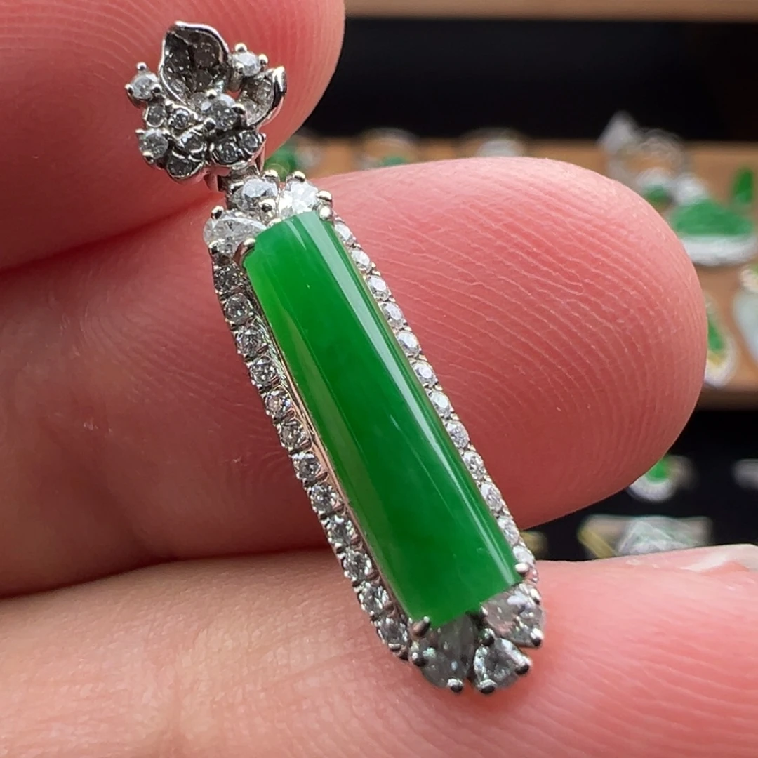 翡翠18K金镶嵌颈饰豆子13.5