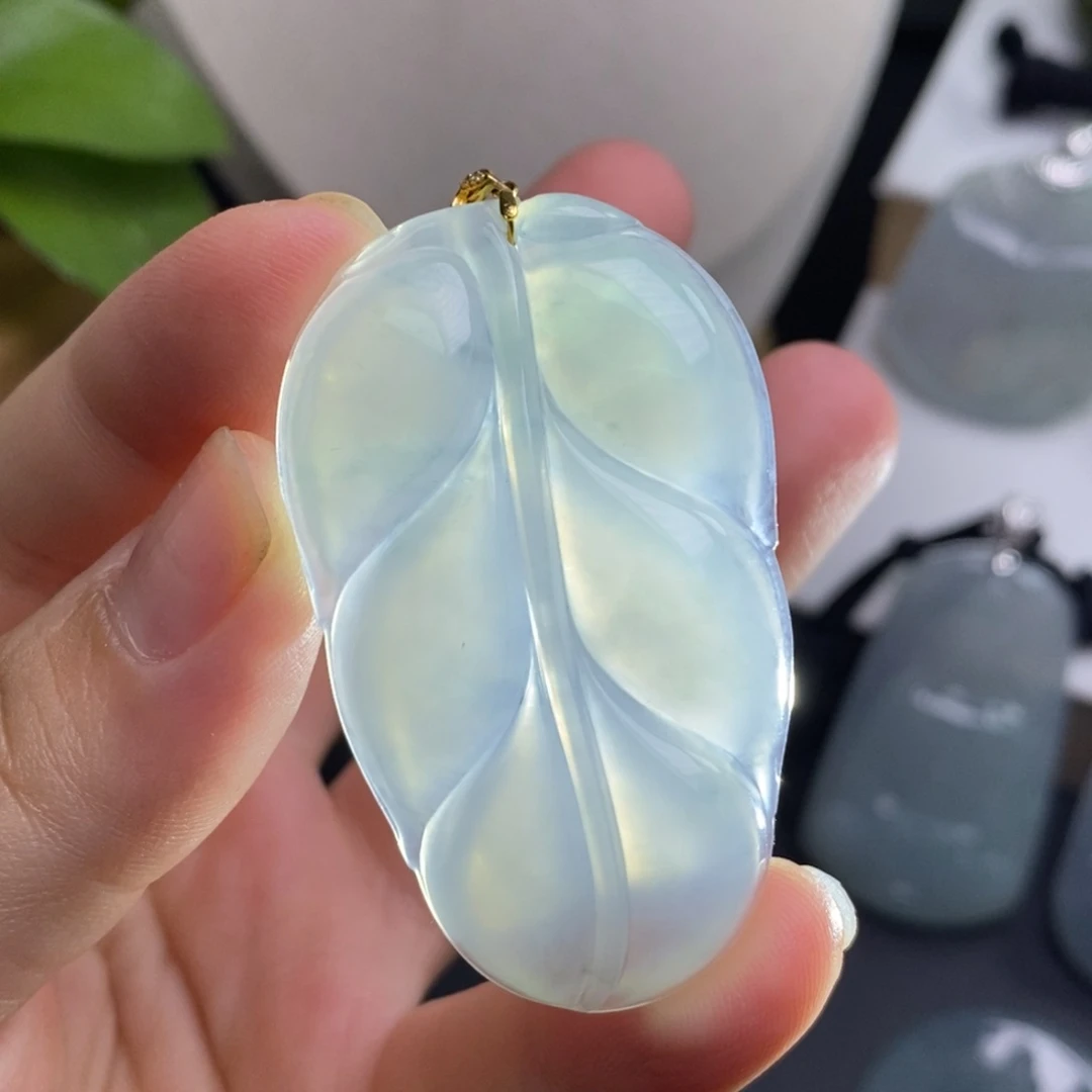 颈饰18K金镶嵌翡翠