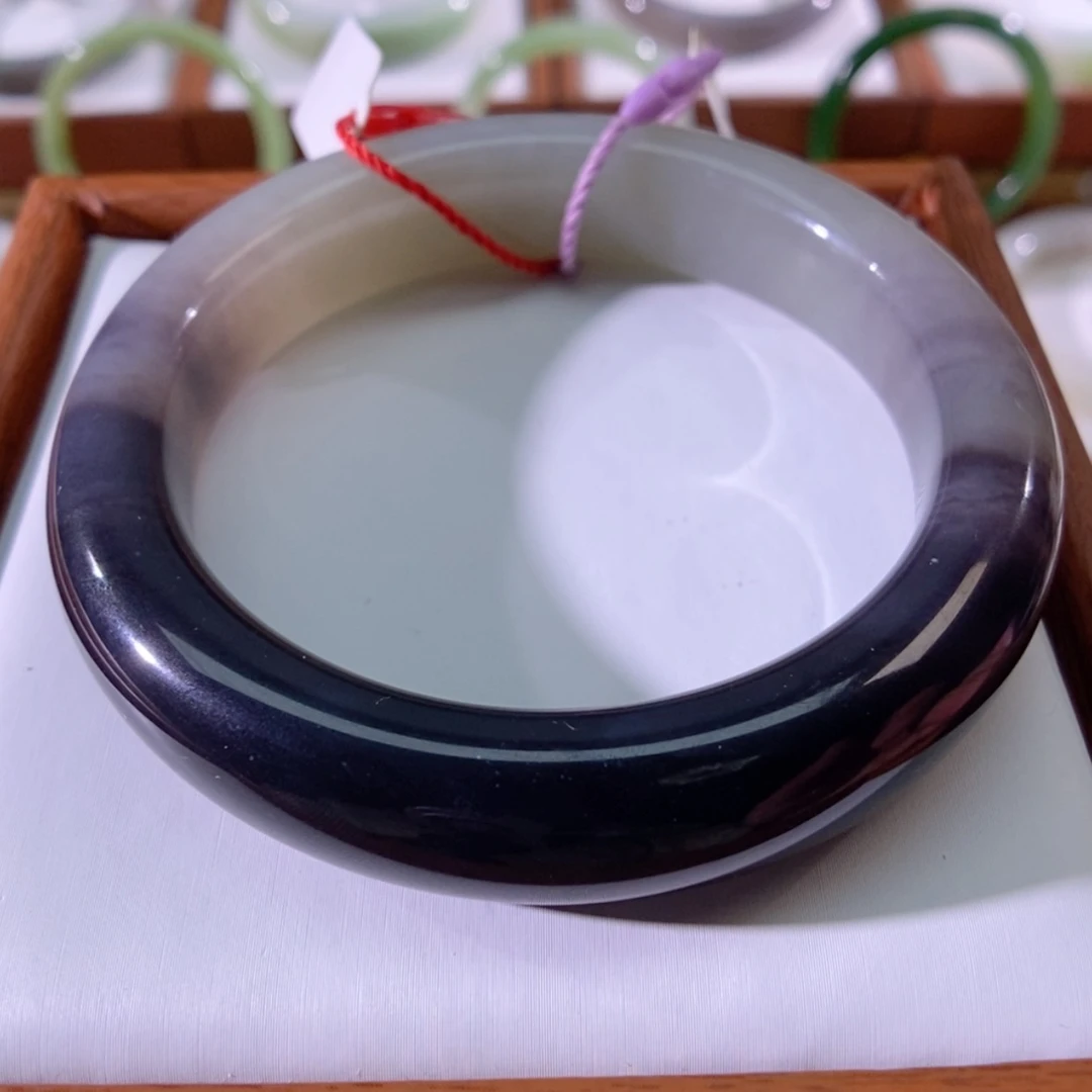 【闪购商品】未镶嵌手镯和田玉晴紫半山水