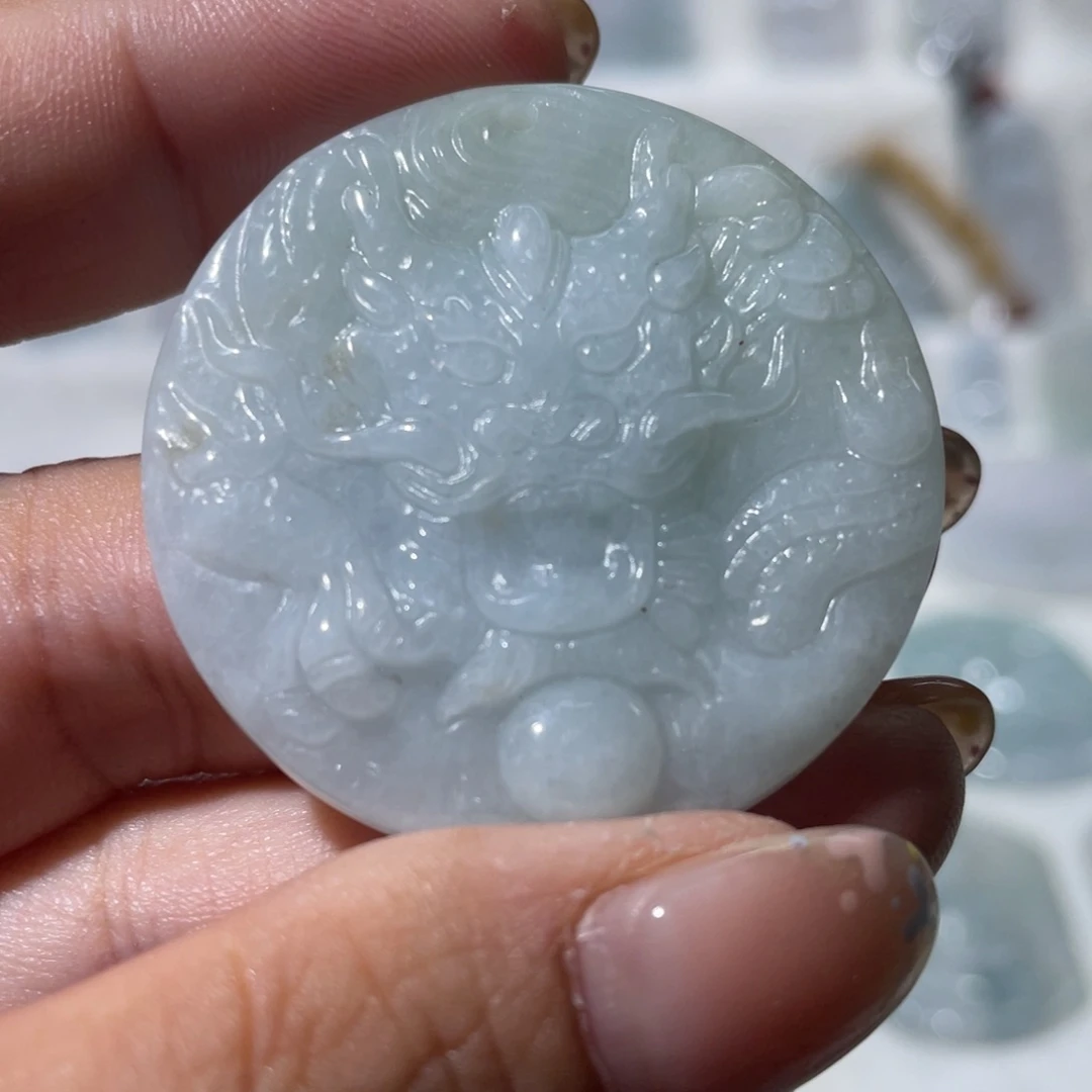翡翠未镶嵌颈饰龙牌