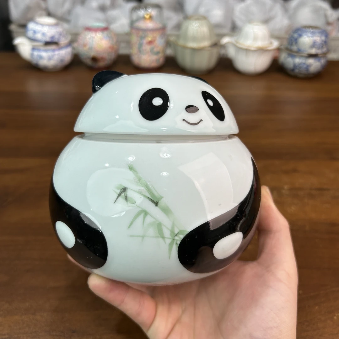 X716-熊猫抱竹茶叶罐